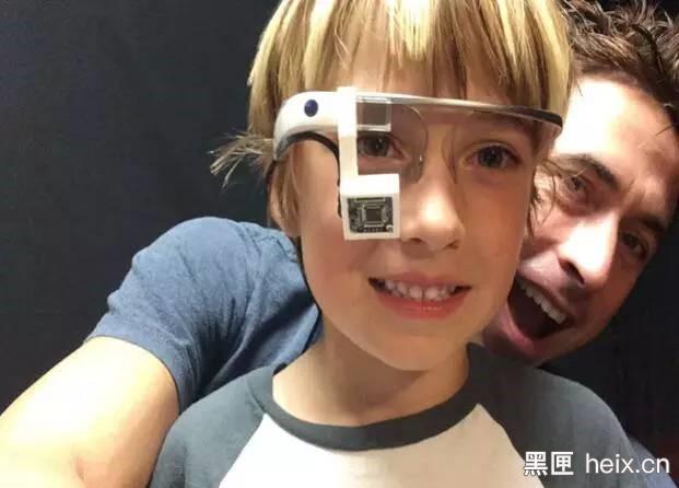 谷歌眼镜帮助自闭症儿童正常生活|图片来源：impactlab.net